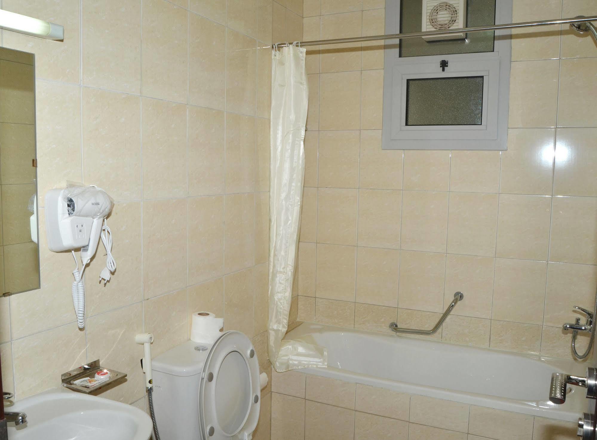 Al Khaleej Plaza Furnished Apartments Llc Ajman Bagian luar foto